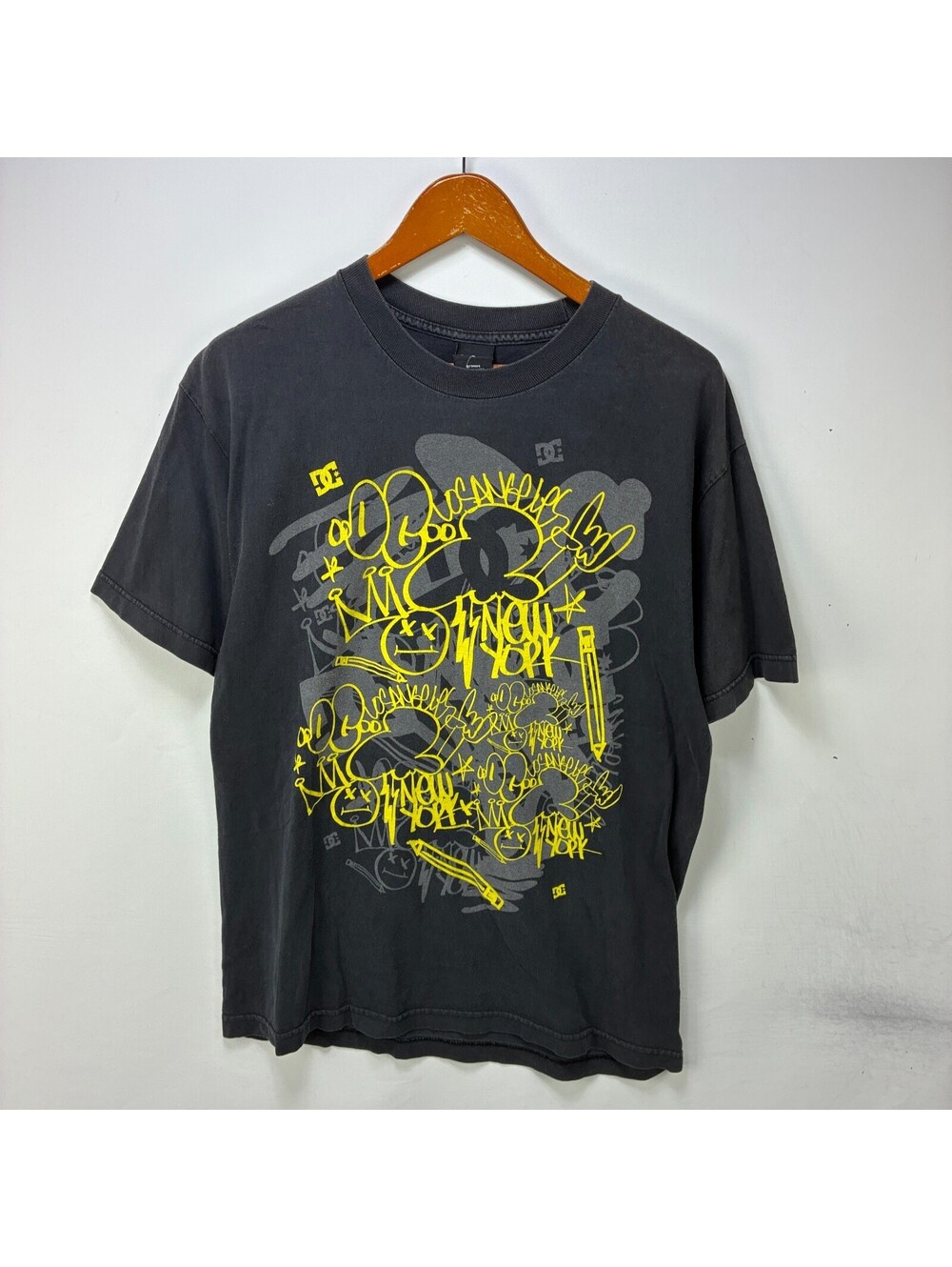Vintage DC Shoes New York Graffiti Skate T shirt L XL